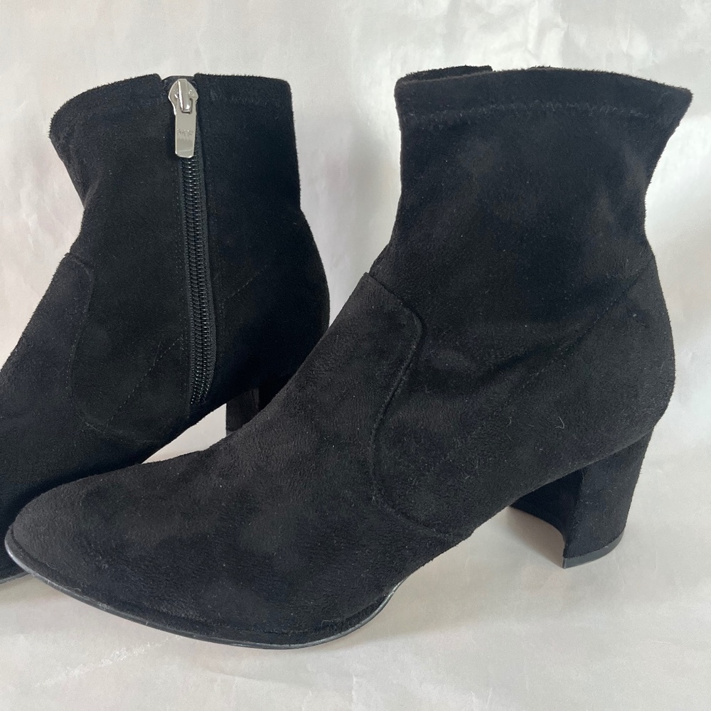 Marc Fisher Size 6 Boots Black Suede Block Heel Ankle Side Zip